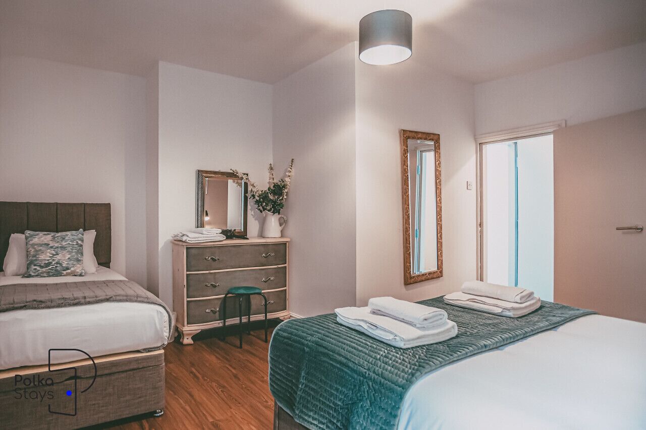 3 bedrooms, iron/ironing board, WiFi, bed sheets