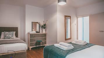 3 bedrooms, iron/ironing board, WiFi, bed sheets