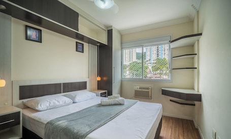 Basic Apartment. Sophisticated Apartments Just Minutes From Lagoa da Conceicao and Praia Mole Elts
