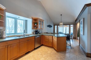 Interior - Sunrise Cove, Bayview Wildwood Resort (Severn Bridge)