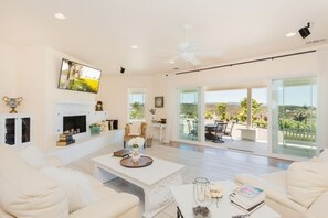 Unclassified image, 2 of 21, button