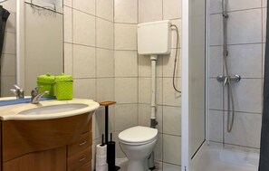 Shower, hair dryer - Pet friendly apartment in Vrsi with WiFi (Vrsi)