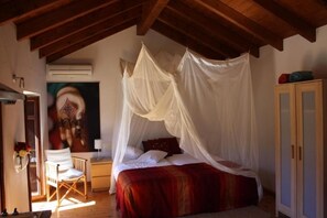 WiFi, bed sheets - Cozy Studio with Balcony and Private Pool - Quinta Fronteira (Bensafrim)