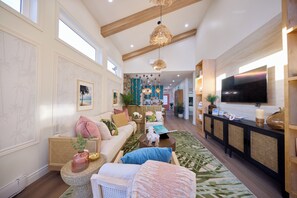 Lobby - Lake House 3 a fun, funky getaway (Havelock)
