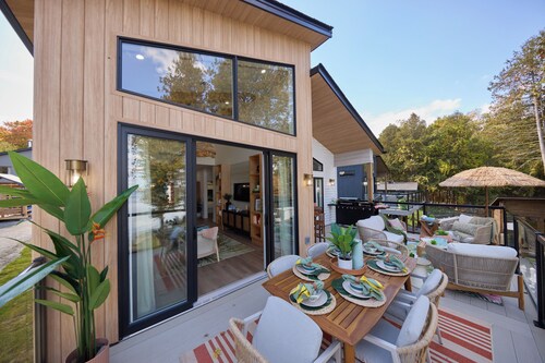 Lake House 3 a fun, funky getaway