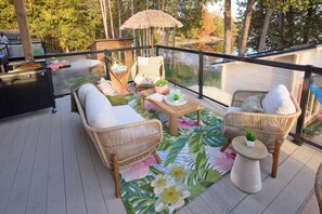 Property grounds - Lake House 3 a fun, funky getaway (Havelock)
