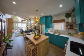 Private kitchen - Lake House 3 a fun, funky getaway (Havelock)