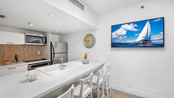 Superior Apartment, Non Smoking, Kitchen | Private kitchen