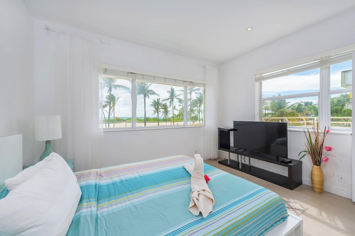 Apartment, Kitchen, Beach View | Iron/ironing board, free WiFi