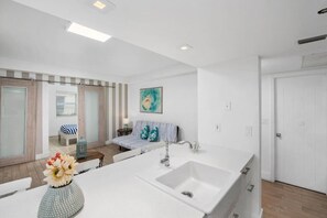 Superior Apartment, Non Smoking, Kitchen | Interior - Sobe Lux Suites on Ocean (Miami Beach)