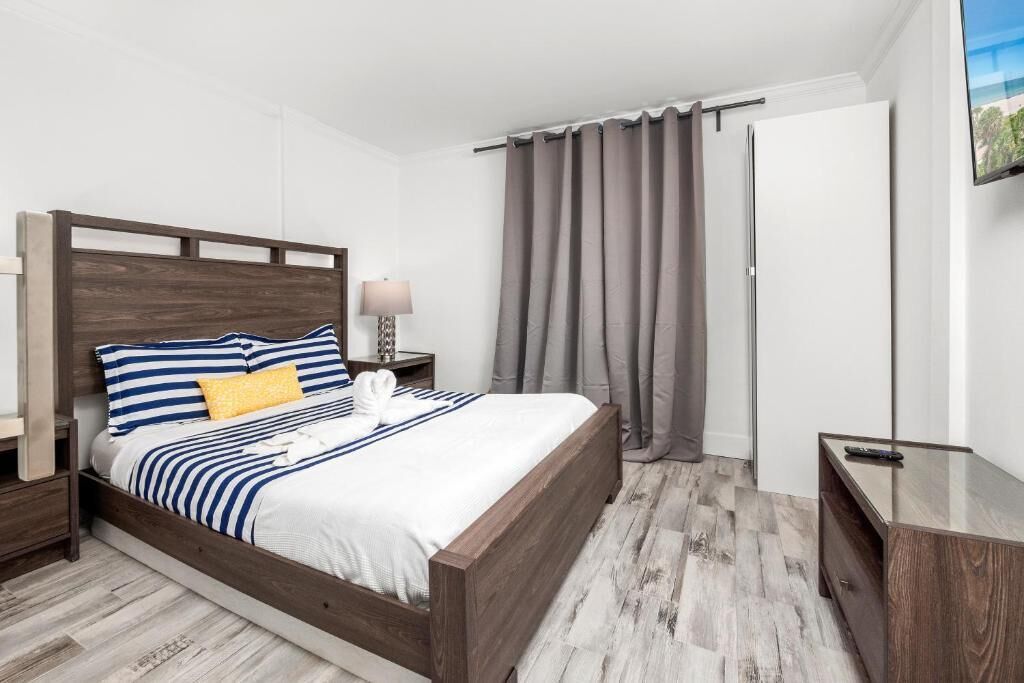 Deluxe Apartment, Non Smoking, Kitchen | Iron/ironing board, free WiFi