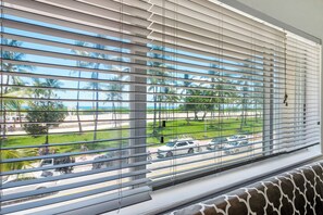 Superior-Apartment, Küche, Strandblick | Innenbereich