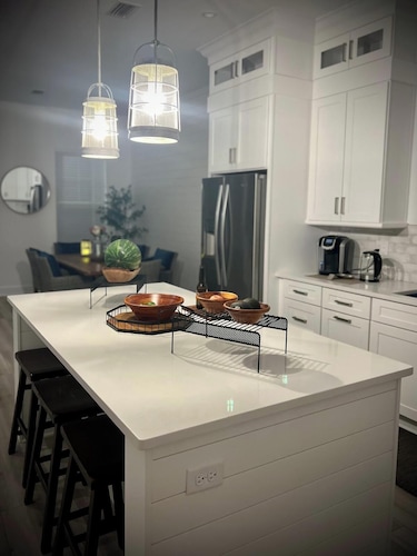 Beach Bliss Steps from JAX SHORE- 3 Bed/7 Sleep/1.5 bath