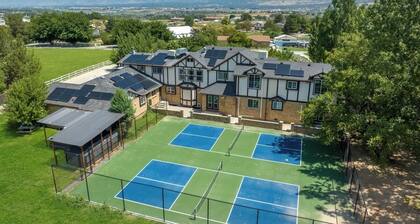 Serene 9-Bedroom Orchard Villa w/2 Pickleball Courts, Events, Large Groups