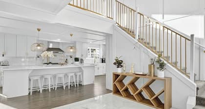 Serene 9-Bedroom Orchard Villa w/2 Pickleball Courts, Events, Large Groups