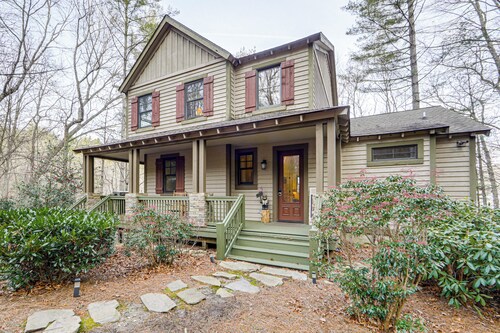 4 Mi to Bear Creek Lake! Serene Escape w/ Deck
