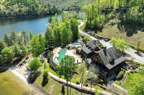 4 Mi to Bear Creek Lake! Serene Escape w/ Deck