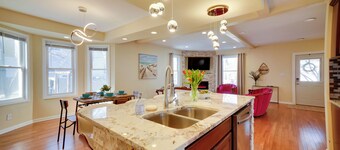 Walk to Kinnickinnic Ave! Newly Updated Abode