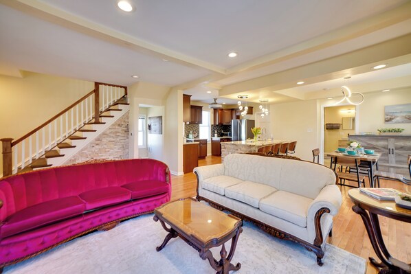 A spacious living area with a staircase, a kitchen, and a dining area. - Walk to Kinnickinnic Ave! Newly Updated Abode (Milwaukee)
