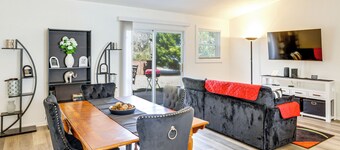 Work, Explore & Unwind: Greenville Getaway w/ Yard