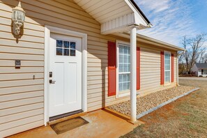 Exterior detail - Work, Explore & Unwind: Greenville Getaway w/ Yard (Greenville)