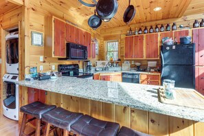 Fridge, microwave, stovetop, dishwasher - Private Trail & Large Porch! 2-Acre Murphy Retreat (Murphy)