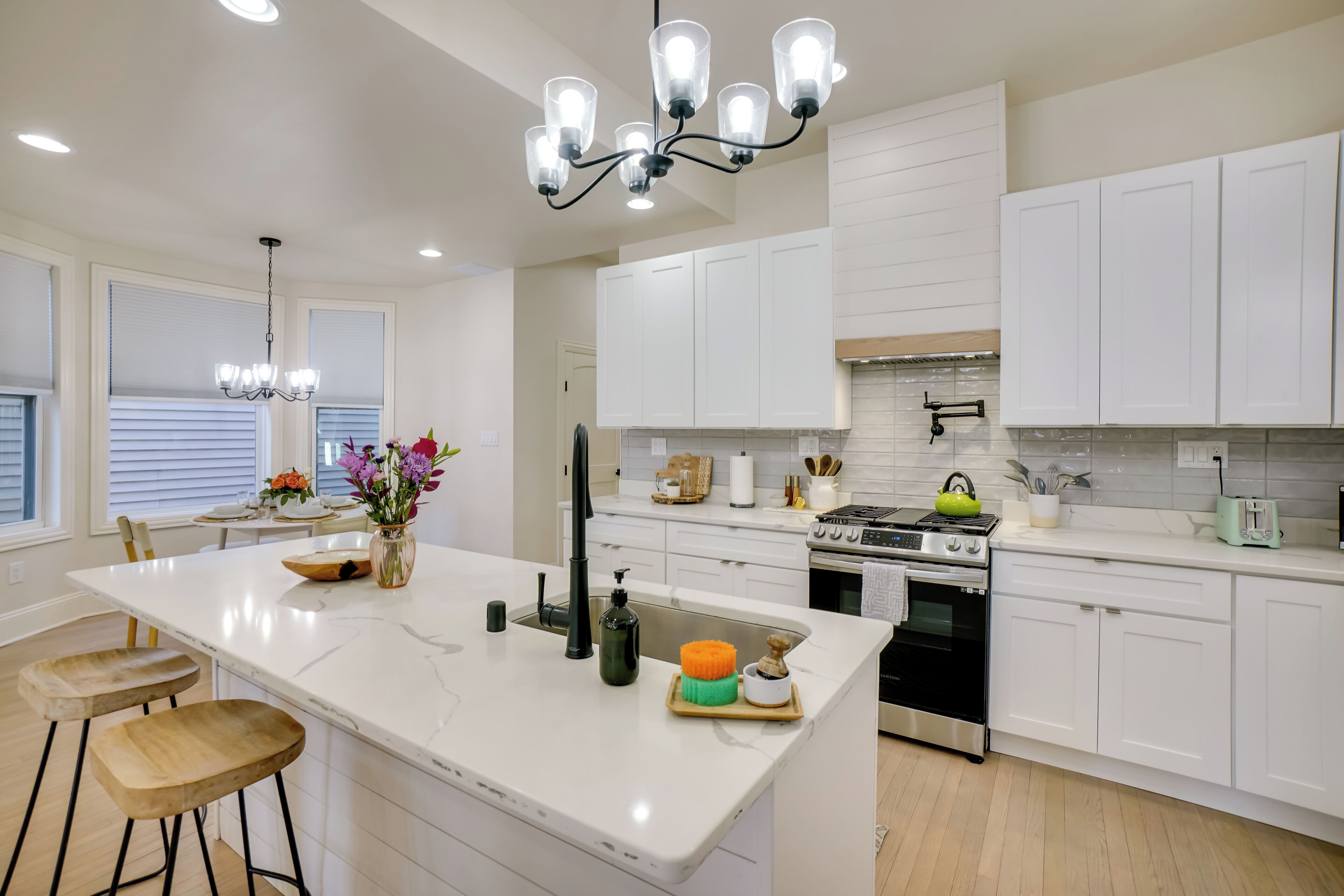 Fridge, microwave, stovetop, dishwasher