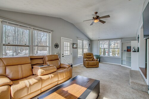 Peaceful Retreat w/ Private Hot Tub in New Albany