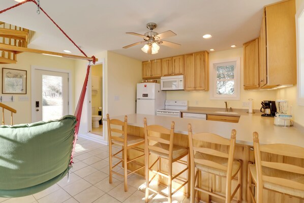 Fridge, microwave, stovetop, dishwasher