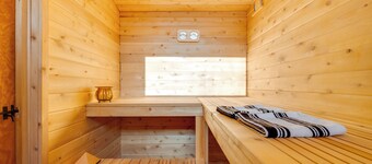 6 Mi to Polar Caves! All-Season Getaway w/ Sauna