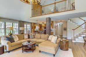 TV, fireplace, books, video library - Riverfront, Hot Tub! Coosawattee River Resort Home (Ellijay)