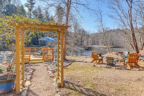Property grounds - Riverfront, Hot Tub! Coosawattee River Resort Home (Ellijay)