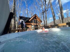 Outdoor spa tub