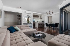 TV - Villa Rova – Apartment with a Seaview (Malinska (Krk))