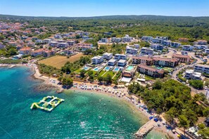 On the beach - Villa Rova – Deluxe apartment with balcony and beautiful sea view (Malinska (Krk))