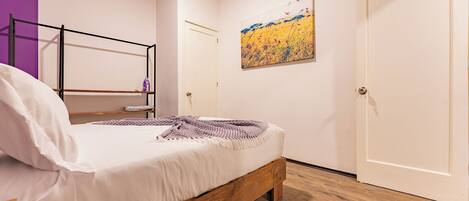 2 chambres, fer et planche à repasser, Wi-Fi, draps fournis