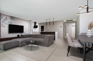 TV - Villas Azimut - Luxury apartment with private Jacuzzi and sea view (Malinska (Krk))
