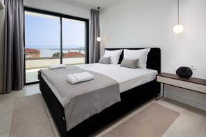 4 bedrooms, iron/ironing board, free WiFi, bed sheets - Villas Azimut - Penthouse Apartment: Luxury with private Jacuzzi and sea view (Malinska (Krk))