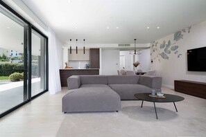 TV - Villas Azimut - Premium Apartment with pool, terrace and stunning sea view (Malinska (Krk))