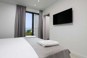 3 bedrooms, iron/ironing board, free WiFi, bed sheets - Villas Azimut - Superior apartment with private Jacuzzi and sea view (Malinska (Krk))