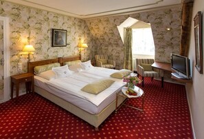 Double Room, Park View | In-room safe, desk, free WiFi - Romantik Parkhotel Wasserburg Anholt (Isselburg)