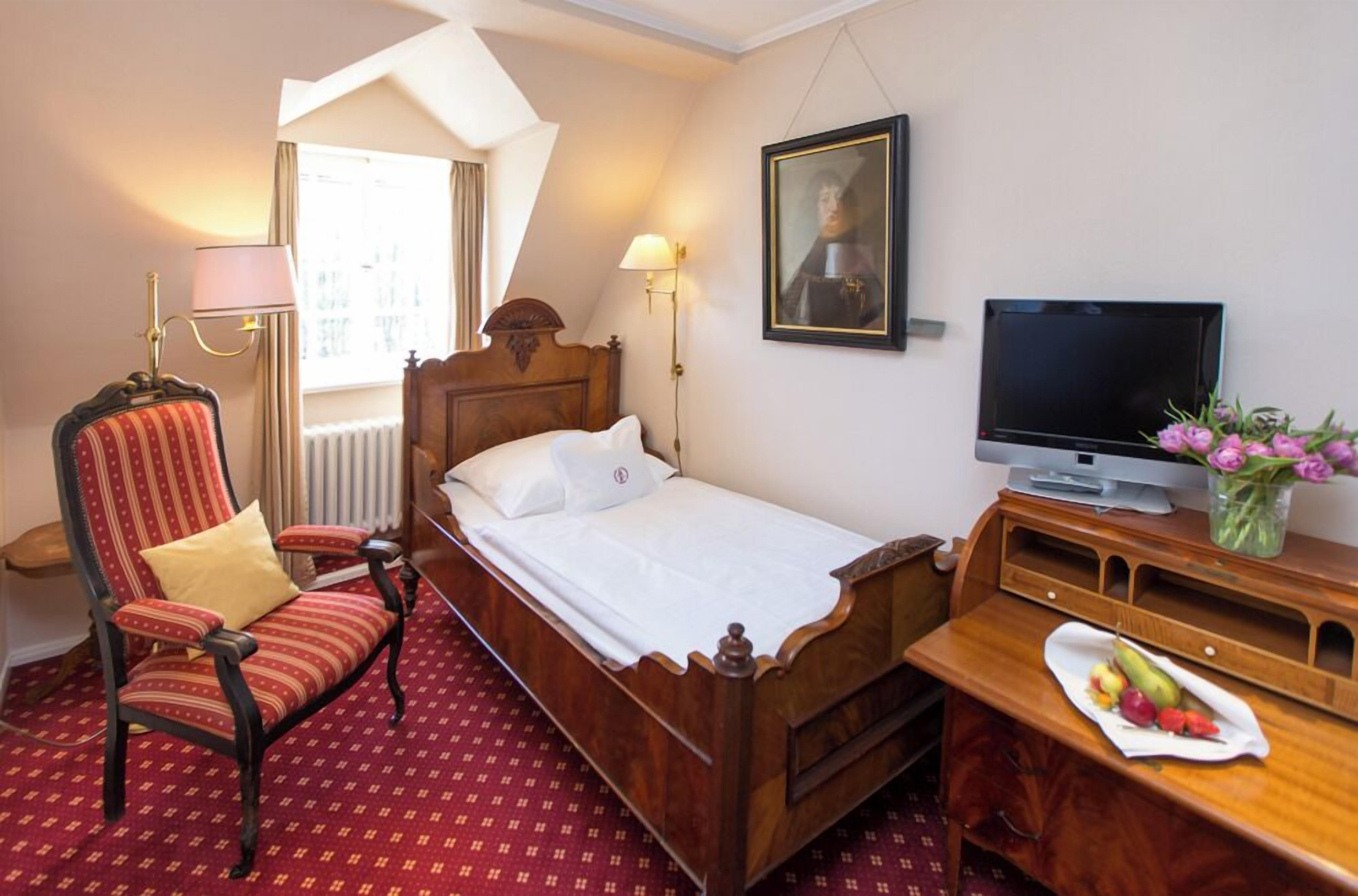 Single Room, Garden View