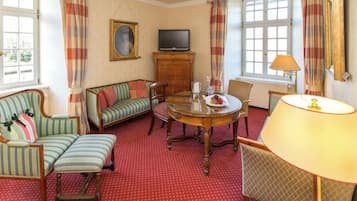Comfort Suite, Garden View | Minibar, in-room safe, desk, free WiFi