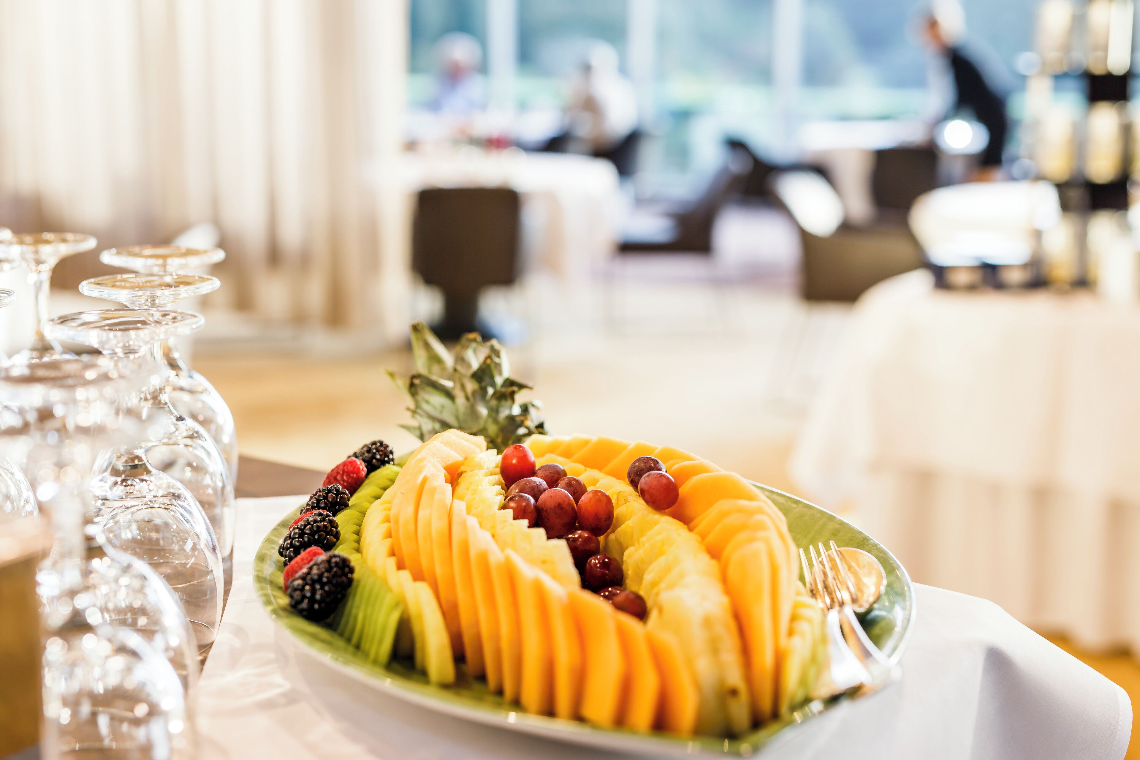 بوفيه فطور مجانًا يوميًا