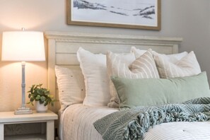 5 bedrooms, iron/ironing board, free WiFi, bed sheets - Luxury Gulf View Retreat on 30A, Steps to Sand, Sleeps 15, Pool, Golf Cart, Pets (Santa Rosa Beach)