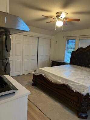 1 bedroom, Internet - Serene Mountain‑View Retreat in a Quiet, Well‑Located Neighborhood (Abbotsford)