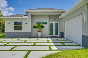Exterior - Outdoor Oasis: Upscale Hideaway in Naples! (Naples)