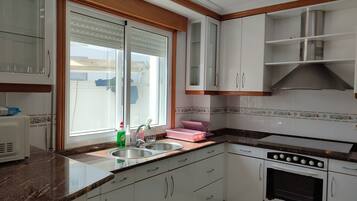 Full-sized fridge, microwave, stovetop, cookware/dishes/utensils
