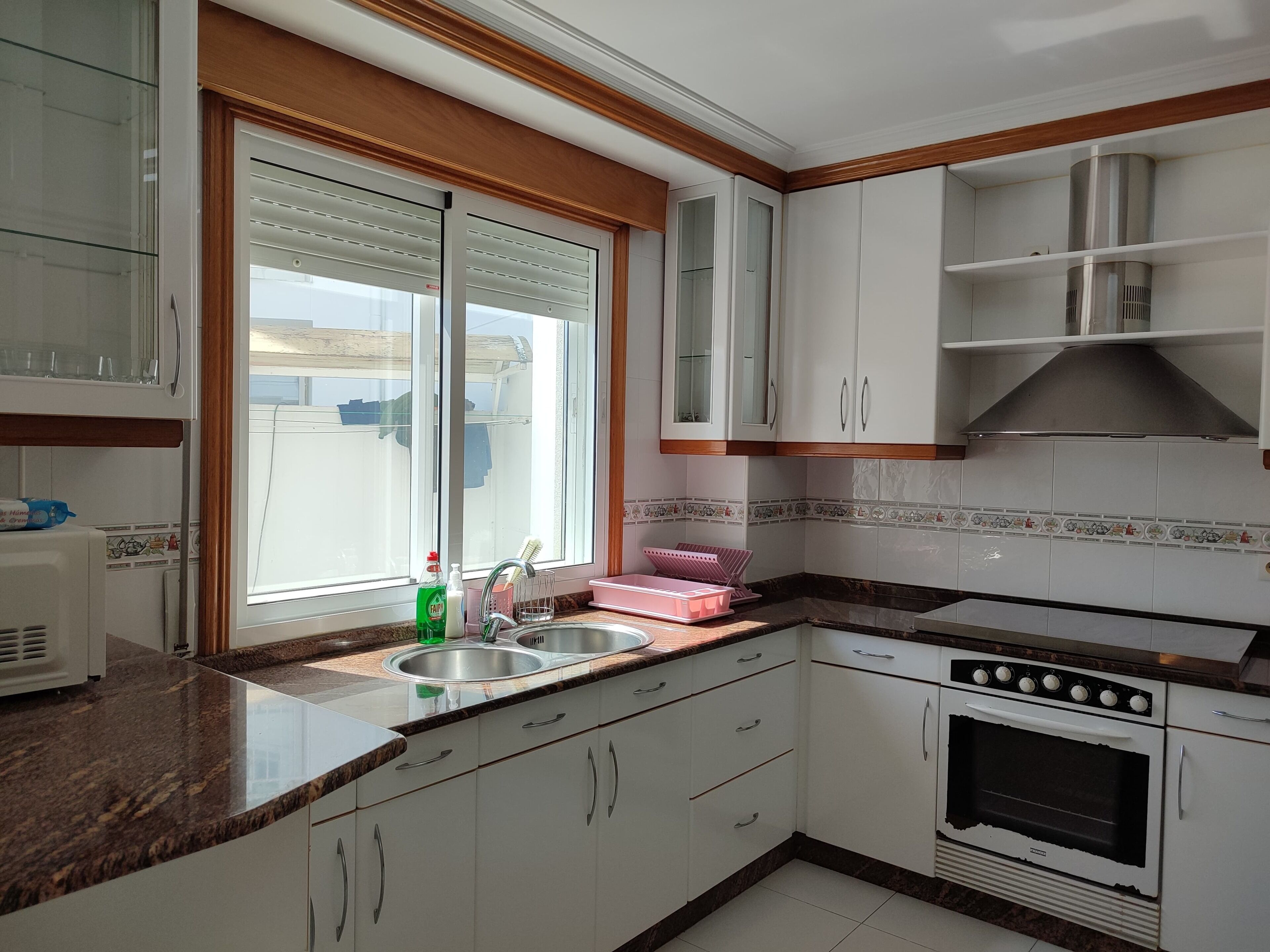 Full-size fridge, microwave, stovetop, cookware/dishes/utensils