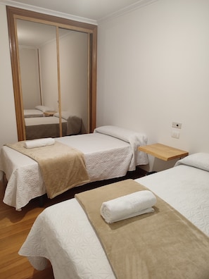 Chambre, 2 lits une place